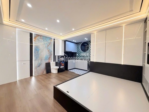 Bán Nhà Võ Chí Công 50m, 4tầng, ô chờ thang máy! 30m ra oto tránh!