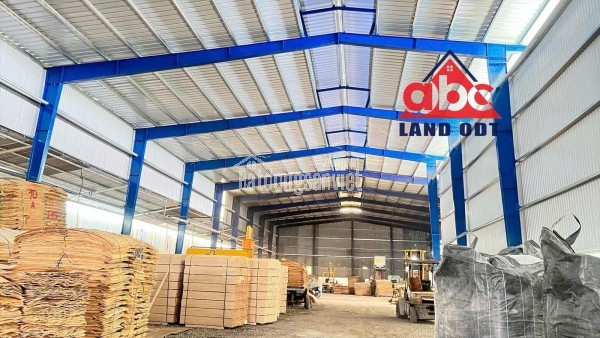 XT670 cho thuê xưởng sản xuất, có sẵn PC vách tường, giao thông thuận lợi