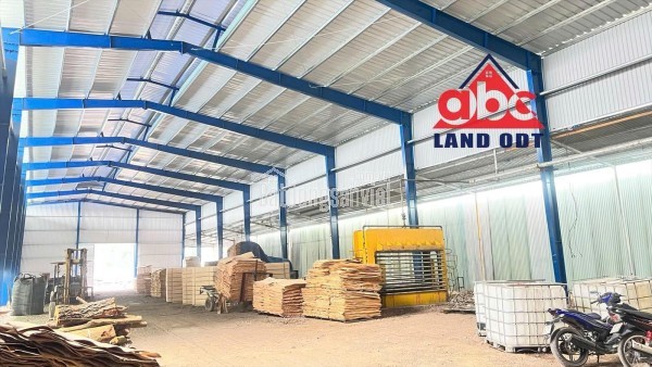 XT670 cho thuê xưởng sản xuất, có sẵn PC vách tường, giao thông thuận lợi