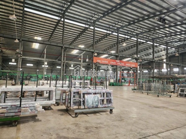 XT670 cho thuê xưởng sản xuất, có sẵn PC vách tường, giao thông thuận lợi