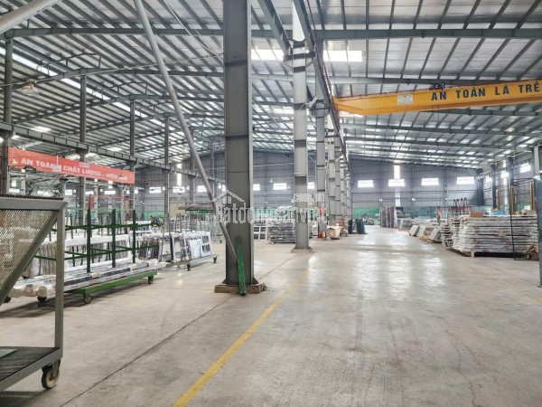 XT670 cho thuê xưởng sản xuất, có sẵn PC vách tường, giao thông thuận lợi