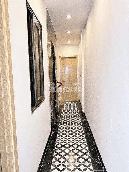 NHÀ ĐẸP CẦU GIẤY - GẦN HỒ QUẬN UỶ NHÀ ĐẸP Dt  30m2 6 tầng mặt tiền 3m Giá 9.1 tỷ