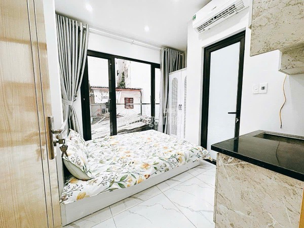 NHÀ ĐẸP CẦU GIẤY - GẦN HỒ QUẬN UỶ NHÀ ĐẸP Dt  30m2 6 tầng mặt tiền 3m Giá 9.1 tỷ