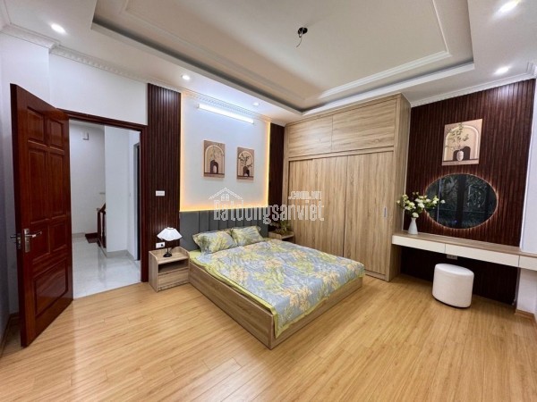 Bán nhà đẹp Ngọc Thụy hàng xóm phố cổ- Dân xây- Full NT- 40m 5 tầng nhỉnh 6 ty(TL)