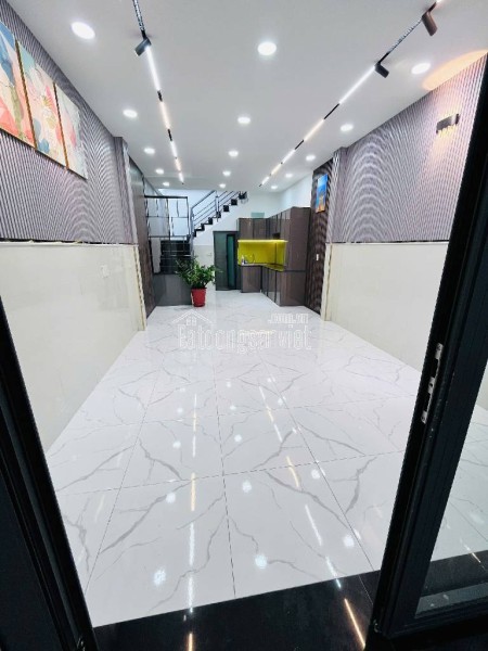 NHÀ NHỎ 3 TẦNG – SÁT TẠ QUANG BỬU – SỔ HỒNG -2.650TR - KHÔNG HUY HOẠCH