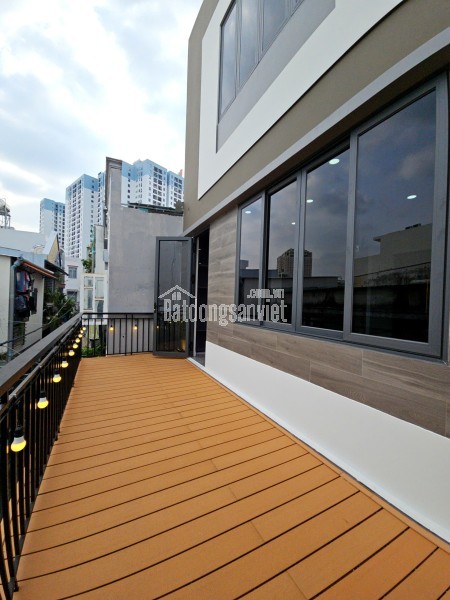 Sát mặt tiền Q7 

Tân thuận 

Ngang 4.5 dài 12 

3 TẤM CÓ 5 TỎI ĐÚC BÊ TÔNG MỚI