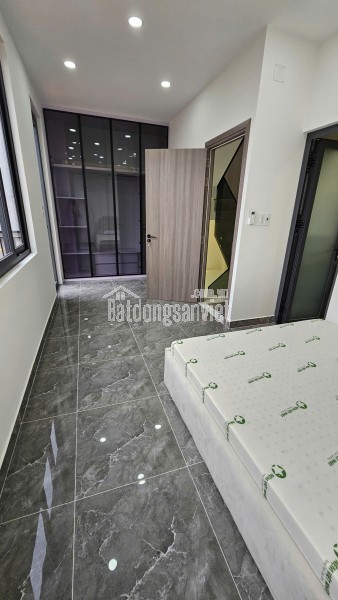 Sát mặt tiền Q7 

Tân thuận 

Ngang 4.5 dài 12 

3 TẤM CÓ 5 TỎI ĐÚC BÊ TÔNG MỚI