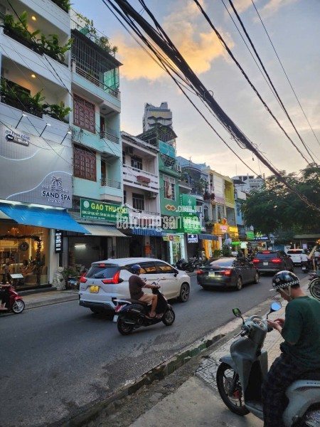 BÁN NHÀ VỊ TRÍ ĐẮC ĐỊA 4 TẦNG ĐƯỜNG BẠCH ĐẰNG- P. NHA TRANG