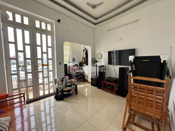 Nhà 3 tầng 53m2 hẻm Nguyễn Văn Quá, Tân Thới Hiệp Q12. Sổ Hồng. Giá 5.4 tỷ.