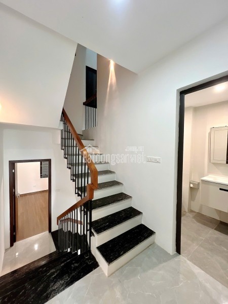 BÁN NHANH NHÀ KHUẤT DUY TIẾN THANH XUÂN, PHÂN LÔ OTO ĐỖ CỬA, 55M 5 TẦNG, CHỈ 18.X TỶ