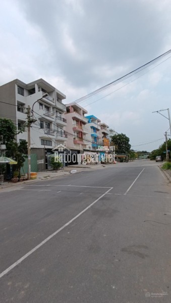 Nhà lớn ngang 8m tại Phạm Thế Hiển 4 tầng gần Tạ Quang Bửu giá tốt!