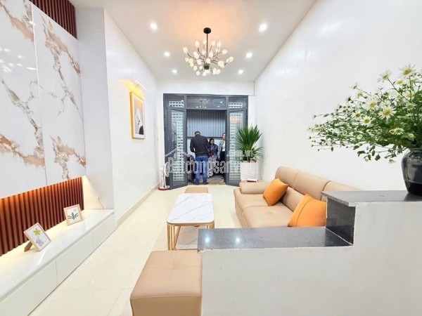 Nhà Lạc Long Quân 32m, 5 tầng, full đồ, nở hậu, 30m ra oto tránh!