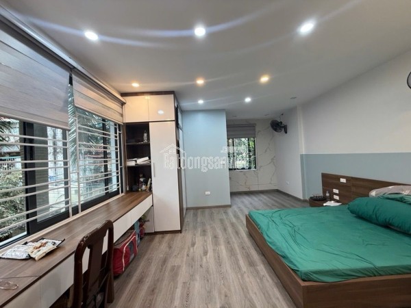 Hiếm- BÁn nhà đẹp Nguyễn Sơn- Dân Xây- Full NT- Oto- Ô chờ thang máy 50m 5 tầng nhỉnh 10 tỷ(TL)