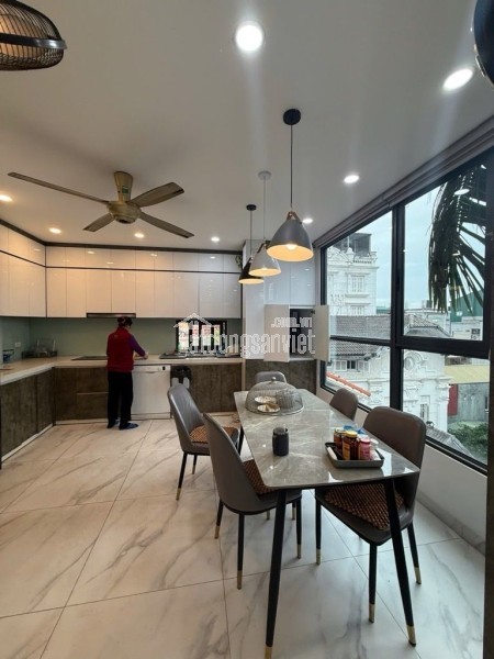 Bán nhà đẹp Ngọc Lâm- Lô Góc- Full Nội Thất- Oto- Ô chờ thang máy 45m 5 tầng -nhỉnh 8 tỷ(TL)