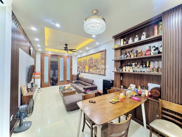 Bán nhà Bát Đàn, 85m2, 3 tầng, mặt tiền 3.3m, 23.5 tỉ, kinh doanh homestay đỉnh