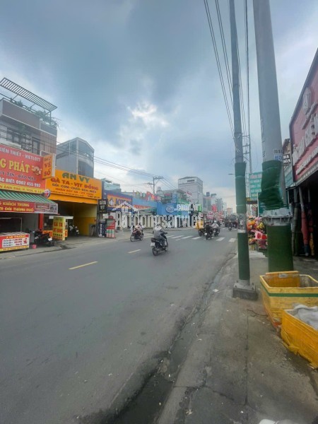 Bán nha mặt tiền 8.318m2 gia 175 tỷ Đường Dương Công Khi