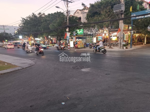 Bán nha mặt tiền 8.318m2 gia 175 tỷ Đường Dương Công Khi