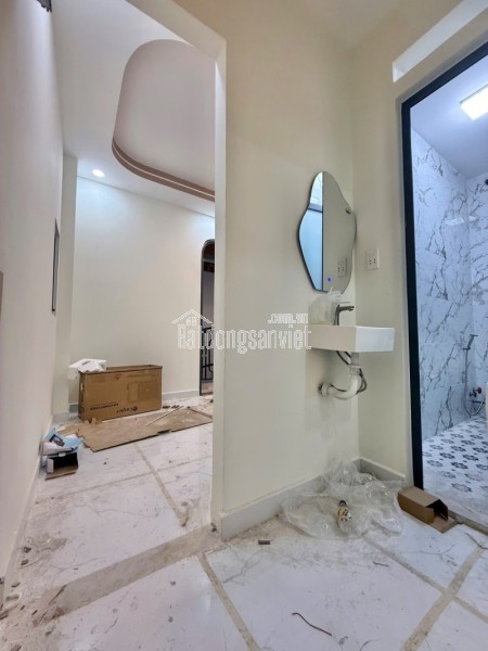 Nhà mới đón Tết, 2 tầng 2 PN chủ tặng nội thất, 24m2 giá chỉ 3 tỷ x