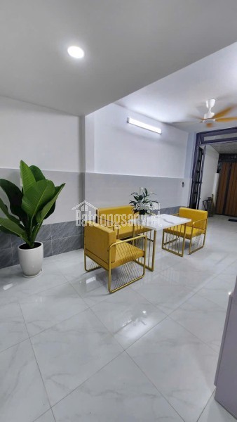 Cần bán nhà và phố Q7 sổ riêng không xây dựng giá thấp