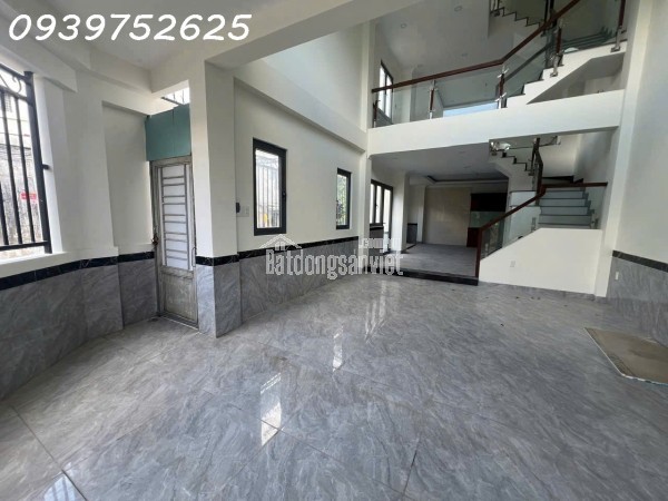 Bán Nhà Đường Quốc Lộ 13 Ngay Vạn Phúc 63m2 5 Tầng Đúc BTCT Ô Tô Vào Nhà Chỉ 8,2 Tỷ