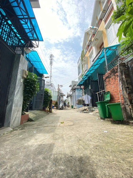 Nhà Linh Đông, 65m2, 2 tầng BTCT, Hoàn Công, Ô tô đổ cổng chỉ Nhỉnh 5 Tỷ