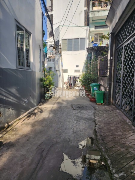 Cần bán nhà phố quận 7 sổ riêng giá thấp