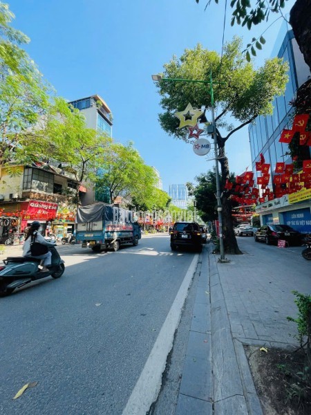 BÁN NHÀ 4 TẦNG SIÊU PHẨM KINH DOANH LÔ GÓC HỒ TÂY – GARA Ô TÔ – GIÁ ĐẦU TƯ 20.5 TỶ