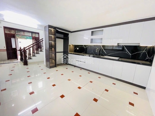 HOÀNG MAI GIÁP HAI BÀ – Ô TÔ TRÁNH – KINH DOANH – LÔ GÓC NỞ HẬU