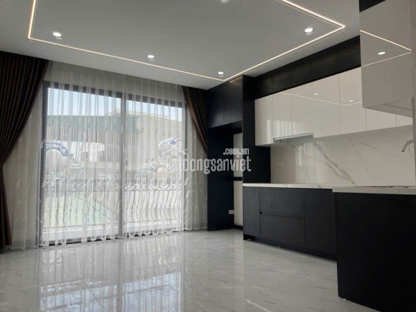 Bán nhà Cổ Linh 45m 6 tầng MT4.5m thang máy đối diện Aeon Mall hơn 13 tỷ