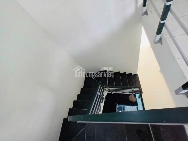 Cho thuê nhà 245 Định Công 40 m² × 3,5 tầng, 4 phòng ngủ, 3 WC  11,5 triệu 10m ra ô tô