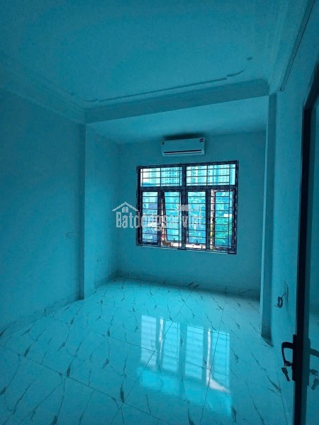 Cho thuê nhà 245 Định Công 40 m² × 3,5 tầng, 4 phòng ngủ, 3 WC  11,5 triệu 10m ra ô tô