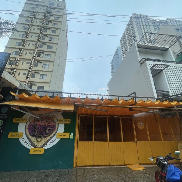 Cho thuê nhà chính chủ số 72 núi thành hải châu đà nẵng 3 tầng 990m2 ngang12m mặt tiền