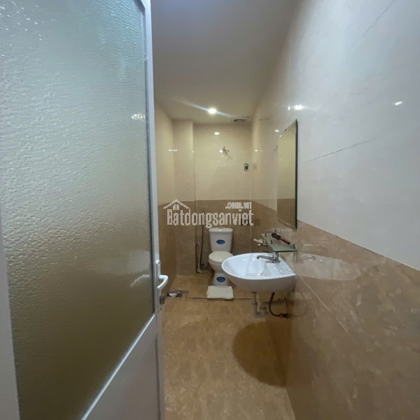 Cho thuê nhà chính chủ số 72 núi thành hải châu đà nẵng 3 tầng 990m2 ngang12m mặt tiền