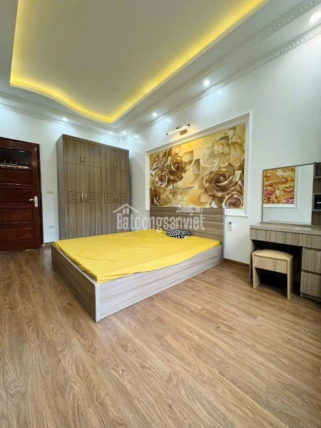 Bán nhà Phố Trạm 30m 5 tầng ô tô qua hơn 8 tỷ