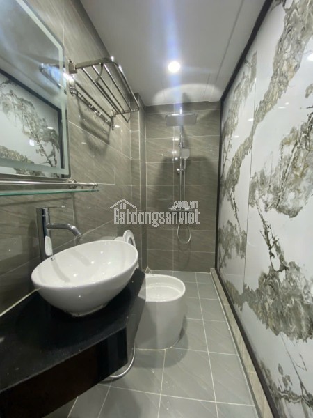 Cho thuê CHDV ngõ 75 Giải Phóng, 42m² x 6 tầng cải tạo được 9PN, 30 Triệu