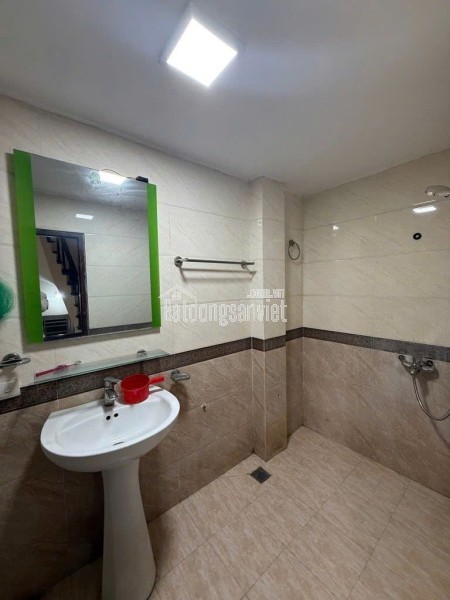 BÁN GẤP NHÀ LĨNH NAM 5T NHÀ Ô TÔ TRÁNH, VÀI BƯỚC RA CHỢ, GẦN TRƯỜNG ĐẠI HỌC GIÁ YÊU THƯƠNG