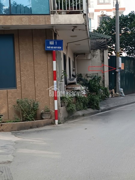 Chính chủ bán nhà 2 tầng 36m phố Bùi Huy Bích, ô tô đỗ cửa, ngay đường lớn