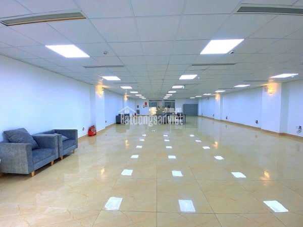 18.12.25.1 Cho thuê 6 tầng mặt phố gần CV Cầu Giấy, có thể làm văn phòng, kinh doanh, xuất khẩu