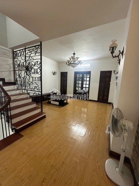 LinhHK cho thuê 50m² Hàng Thiếc 2 ban công, 2 mặt thoáng