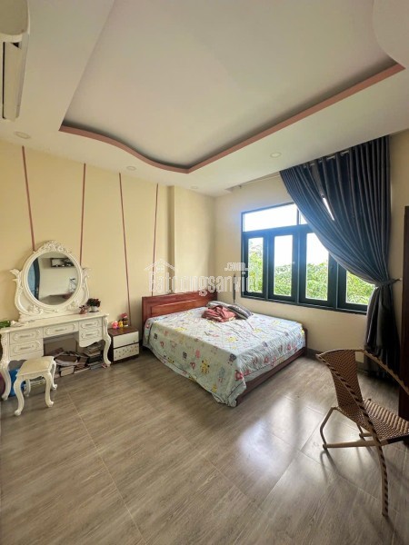 BÁN NHÀ MÊ ĐÚC 3 TẦNG ĐẸP LUNG LINH NGANG 9m NGAY CẦU DỨA PHÚ NÔNG, VĨNH NGỌC