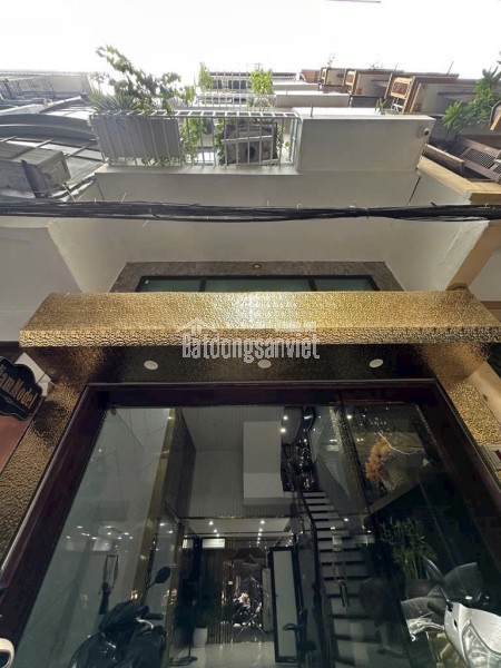 Chính chủ bán nhà Phân lô Nguyên Hồng.DT 40m x 6 tầng. MT 4m. Giá 20 tỷ. LH: 0964769634