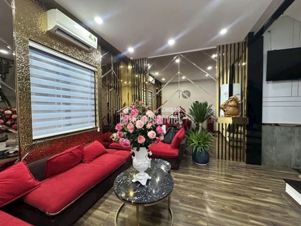 Chính chủ bán nhà Phân lô Nguyên Hồng.DT 40m x 6 tầng. MT 4m. Giá 20 tỷ. LH: 0964769634