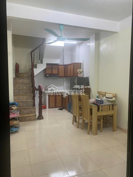 cho thuê nhà ngõ Đền Lừ 30m² × 4 tầng, 2PN 3VS 8tr/tháng.