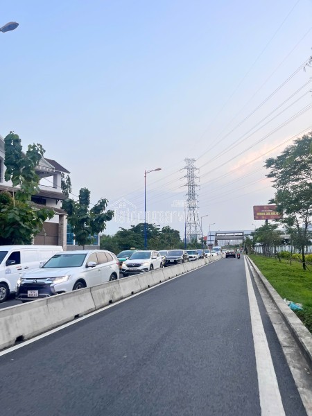 - Chủ gửi bán đất full thổ cư 2 MT TRUOC SAU. Bán gấp đất Mặt tiền đường Số 1 LÂM VIÊN  - Q9