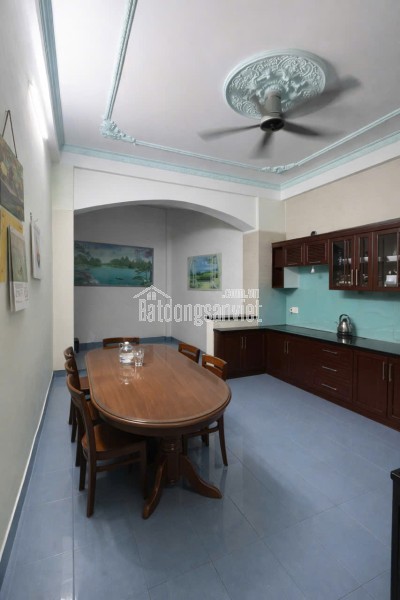 VIP TRUNG TÂM Q10 – TỌA LẠC LÝ THÁI TỔ, HẺM Ô TÔ 7 CHỖ, 4 TẦNG (82M²)