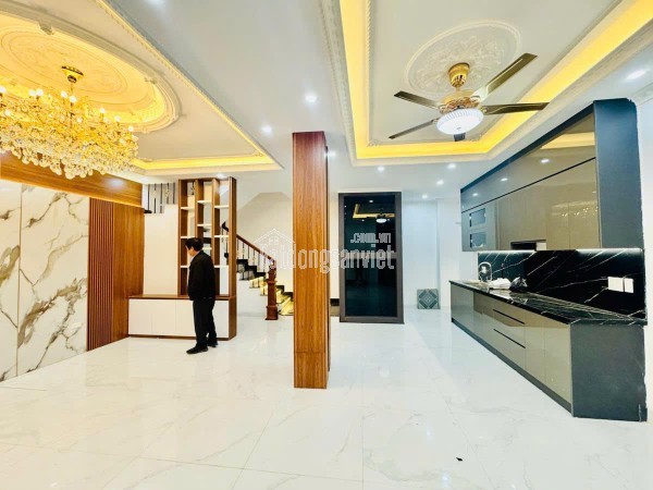 NHÀ HỒ TÙNG MẬU,HÀNG XÓM VINHOMES,CÁCH OTO CHỈ 30M,DT:38M2x5,MT:4.5M,8TY