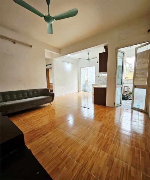 Bán CHCC F4 Trung Kính, SĐ 82 m2 - Tầng Trung - 2 PN + 2WC + 3 Logia - 7.2 Tỷ.