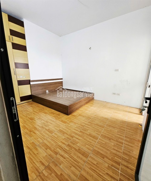 Bán CHCC F4 Trung Kính, SĐ 82 m2 - Tầng Trung - 2 PN + 2WC + 3 Logia - 7.2 Tỷ.