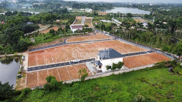 Chính chủ cần bán nhanh lô góc hoa hậu tại Hòa Lạc, dt 100m2, full thổ cư, gần QL21, khu CNC, ĐHQG