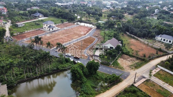 Chính chủ cần bán nhanh lô góc hoa hậu tại Hòa Lạc, dt 100m2, full thổ cư, gần QL21, khu CNC, ĐHQG